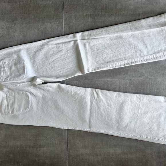 NWT White Cotton Wide-Leg Jeans with w/ 2 small pockets in front of - Picture 2 of 10